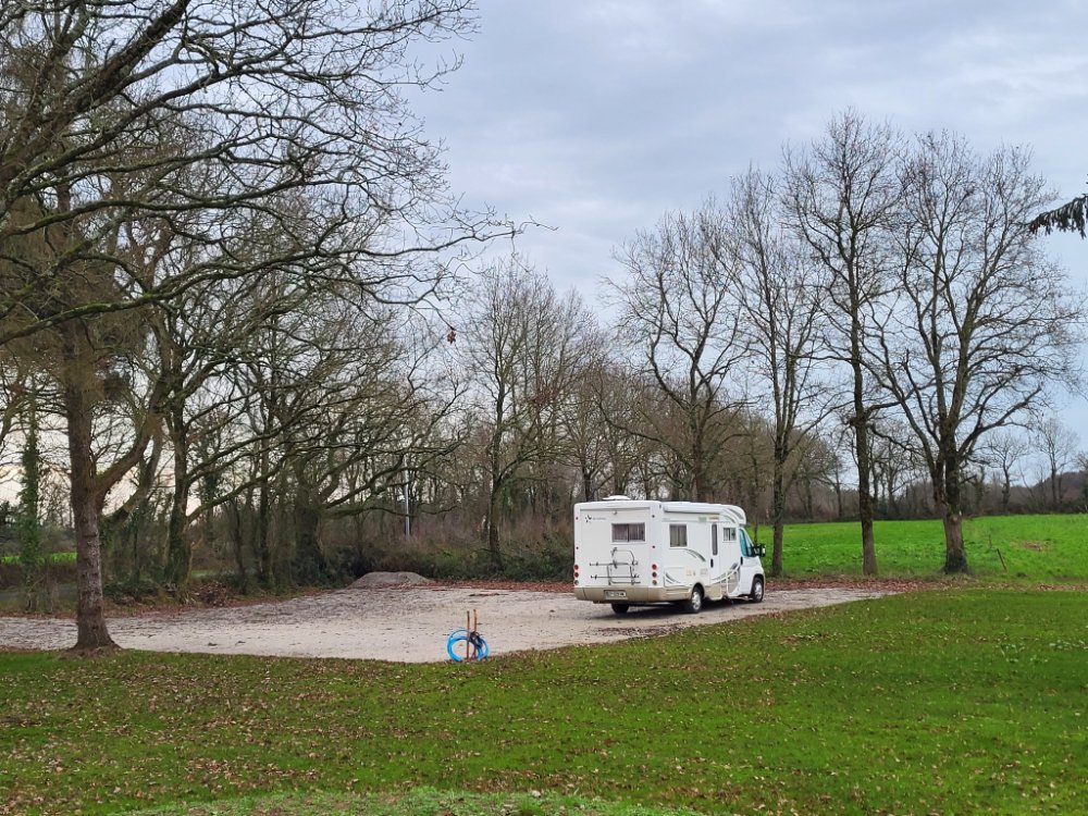 Aire camping-car  Nieul-le-Dolent (85430) - Photo 1